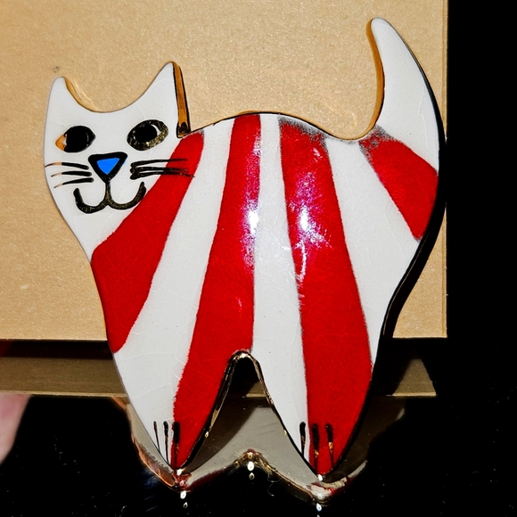 Vintage Red and White Striped Cat Brooch - Picture 3 of 5
